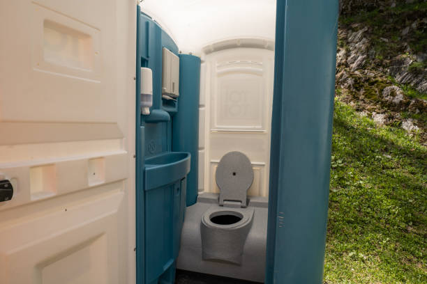 Porta potty delivery and setup in Nitro, WV